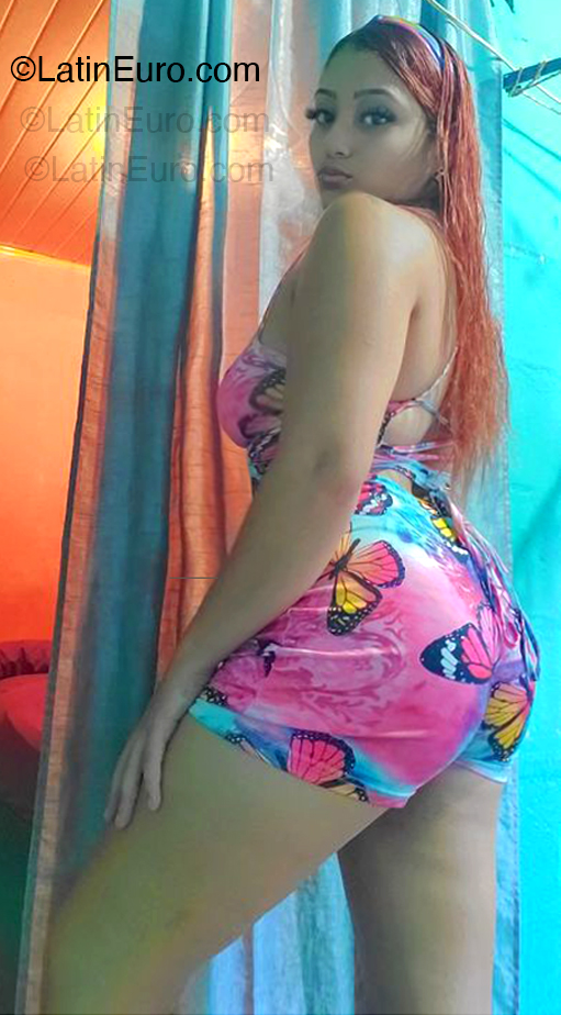 Date this funny Trinidad and Tobago girl Paola from Port Of Spain TT117