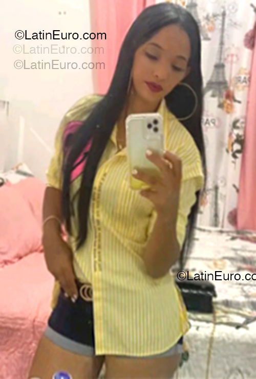 Date this cute Dominican Republic girl Alondra from Santo Domingo DO54669