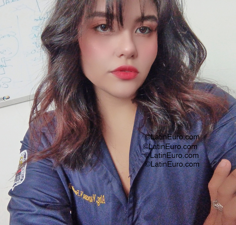 Date this hot Venezuela girl Victoria from Valencia VE5291