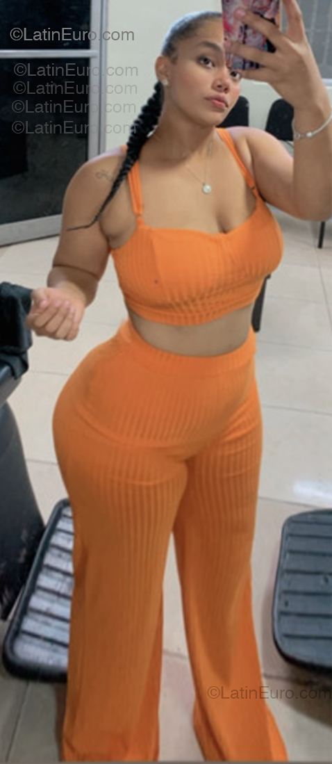 Date this lovely Dominican Republic girl Yessica from Santos Domingo DO55027