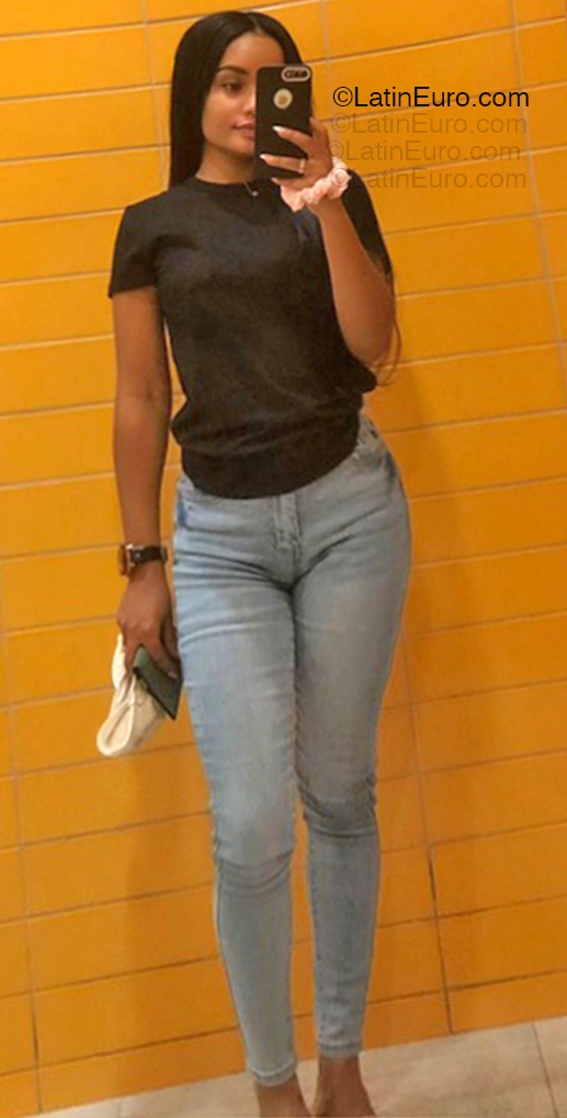 Date this good-looking Dominican Republic girl Lea from Santo Domingo DO55045