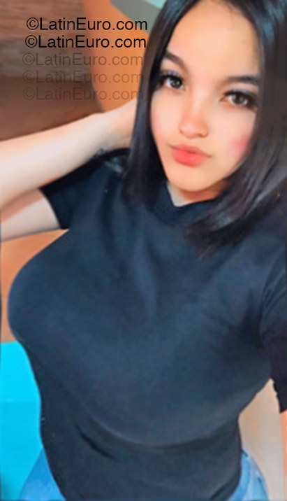 Date this funny Dominican Republic girl Yismeiri from Santo Domingo DO55052