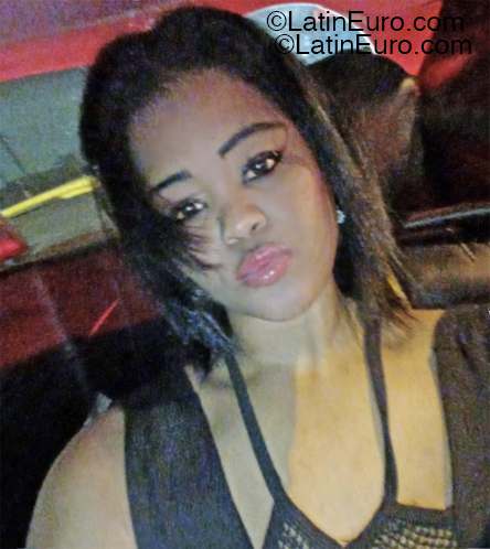 Date this funny United States girl Yilena from Austin US25049