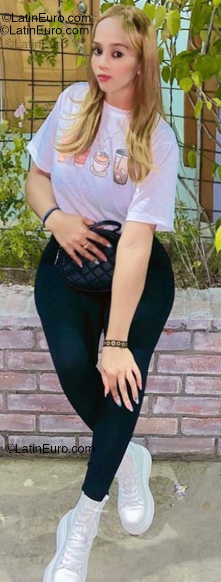 Date this pretty Dominican Republic girl Annerys from Santo Domingo DO55100