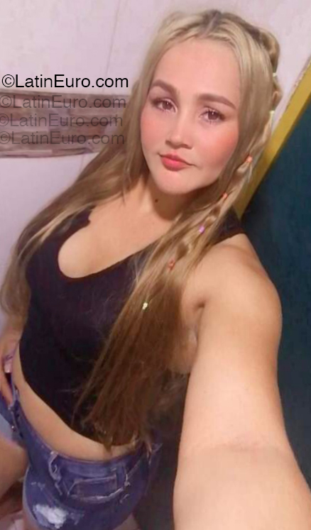Date this sensual Colombia girl Cristina from Medellin CO33348