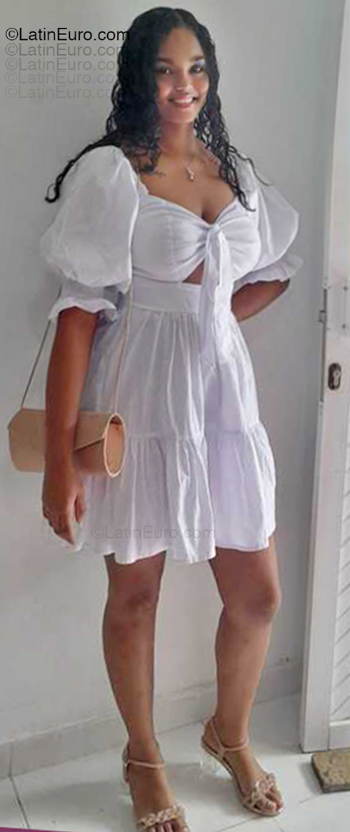 Date this gorgeous Colombia girl Rosy from Cartagena CO33356