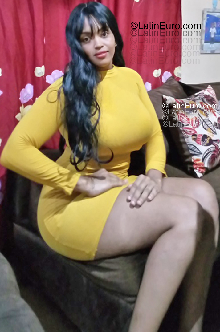 Date this foxy Dominican Republic girl Annita from Santo Domingo DO55158