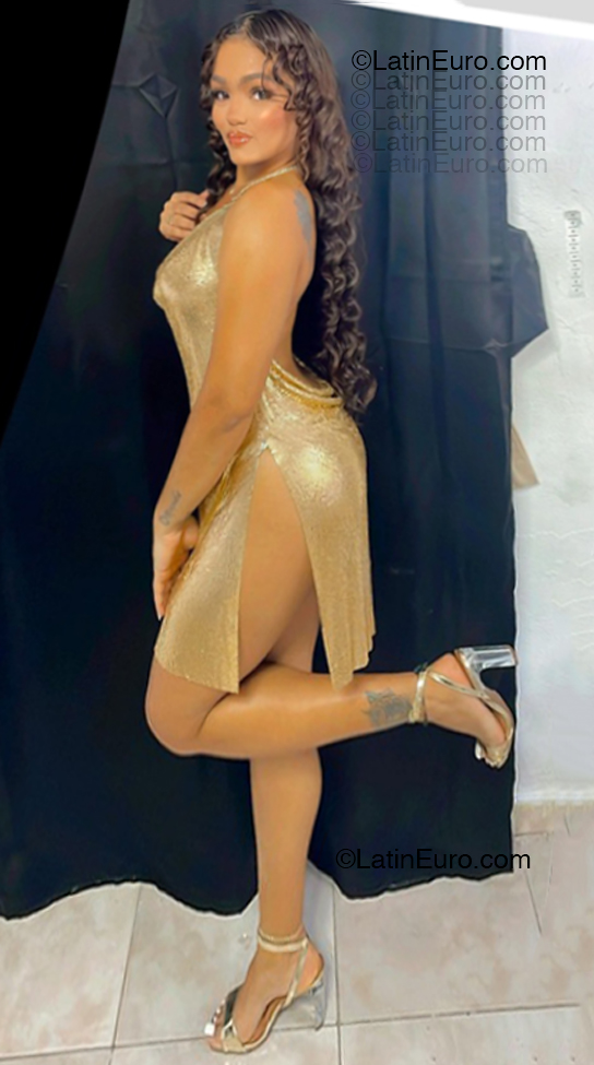 Date this funny Dominican Republic girl Julissa from Santo Domingo DO55166