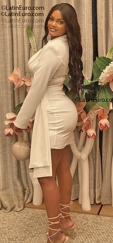 Date this cute Dominican Republic girl Laura from Santo Domingo DO55203