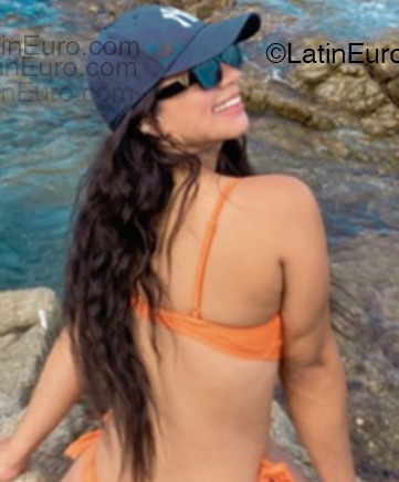 Date this stunning Colombia girl Yesenia from Ibague CO33390