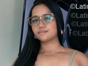 Date this gorgeous Dominican Republic girl Cris from Santiago DO55249