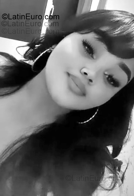 Date this stunning Dominican Republic girl Michelle from San Juan De La Maguana DO55290