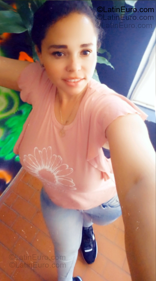 Date this tall Colombia girl Ingrid from Bucaramanga CO33429