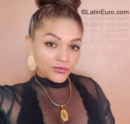 Date this good-looking Colombia girl Latina from Bogota CO33441