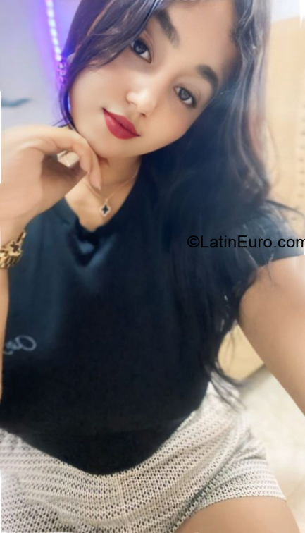 Date this sensual Colombia girl Ross from Cali CO33446