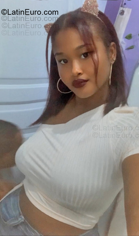 Date this voluptuous Dominican Republic girl Langie from Santo Domingo DO55346