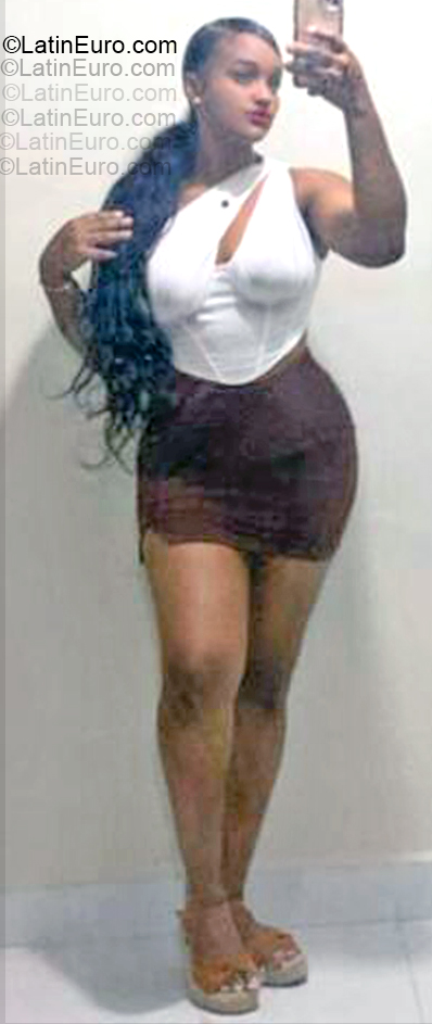 Date this pretty Dominican Republic girl Ruberlina from Santo Domingo Este DO55369