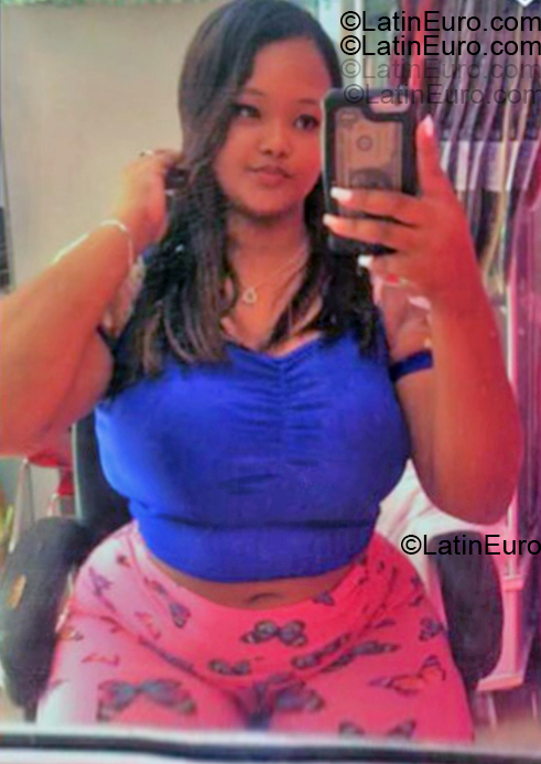 Date this athletic Dominican Republic girl Ana from Santo Domingo DO55373