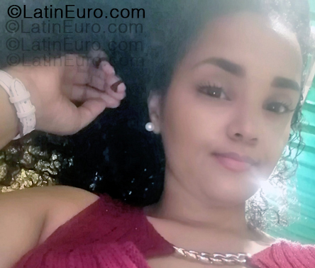 Date this beautiful Colombia girl Carolina from Barranquilla CO33465