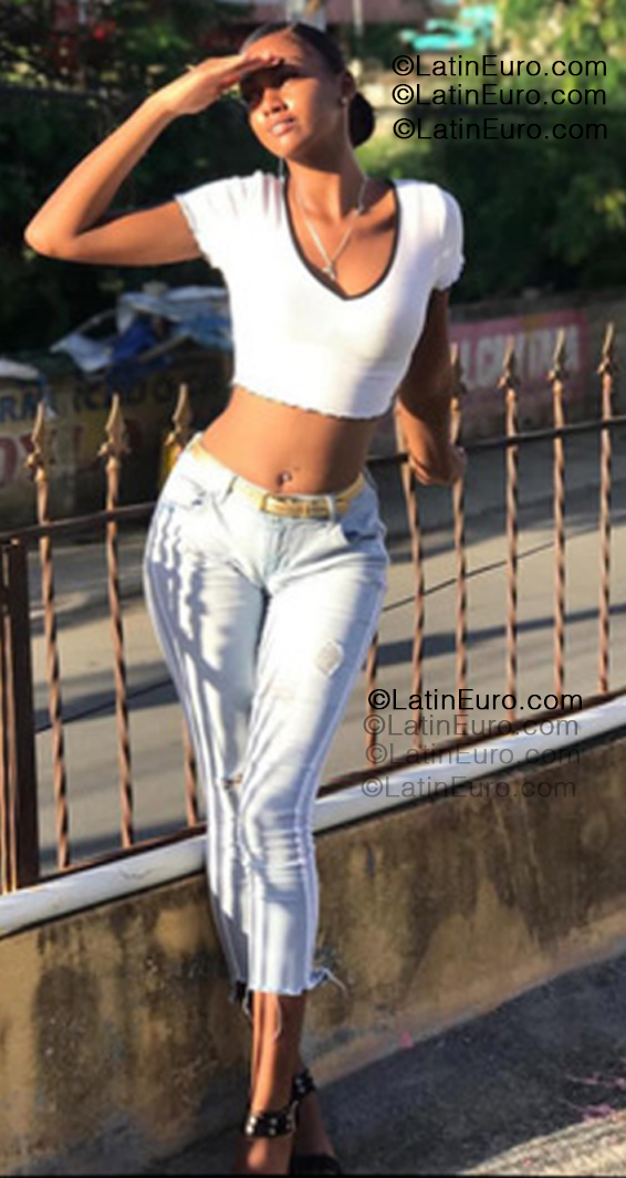 Date this sensual Dominican Republic girl Alaniz from Santo Domingo Este DO55384