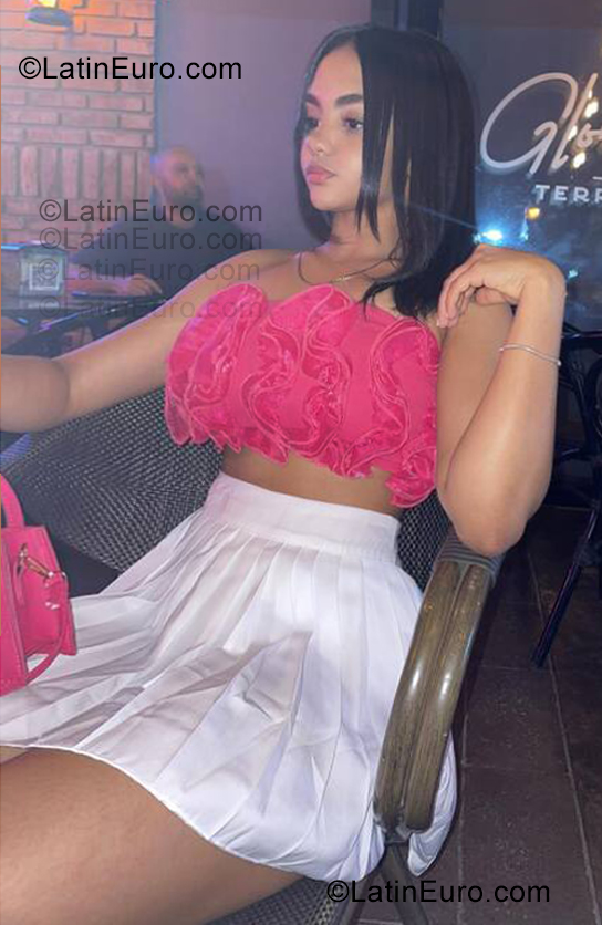 Date this attractive Dominican Republic girl Neny from Santo Domingo DO55433