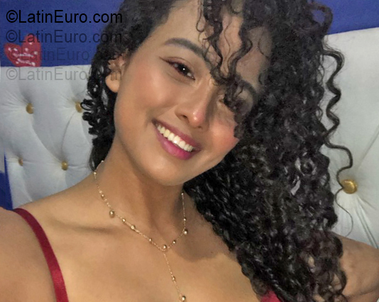 Date this attractive Venezuela girl Irene from Caracas VE5359