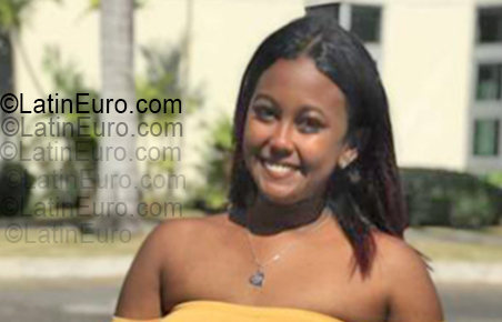 Date this beautiful Dominican Republic girl Carolyn Gonzalez from Punta Cana DO55464