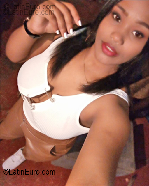 Date this athletic Dominican Republic girl Marleny from Santo Domingo DO55483