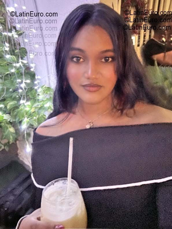 Date this gorgeous Dominican Republic girl Ronie from Santo Domingo DO55504