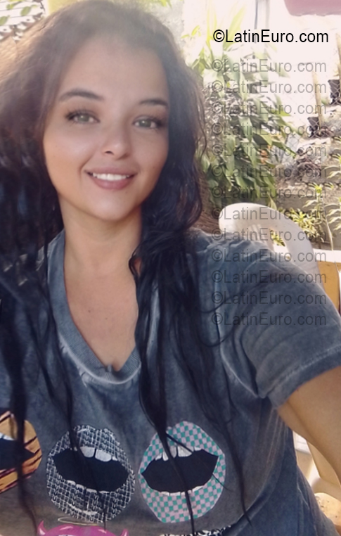 Date this passionate Dominican Republic girl Alondra from Santiago DO55524