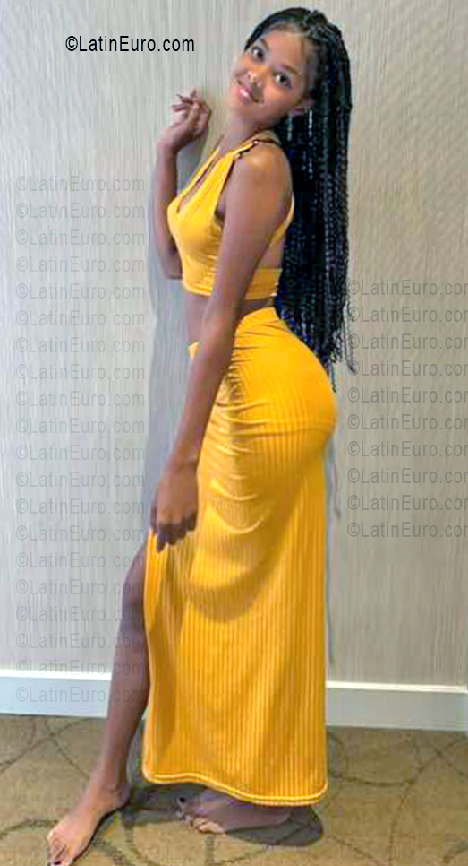 Date this charming Dominican Republic girl Mara from Santo Domingo DO55943