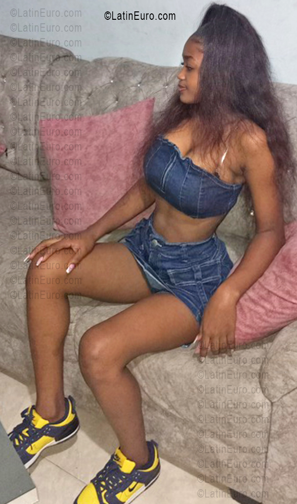 Date this delightful Colombia girl Thalia from Medellin CO33533