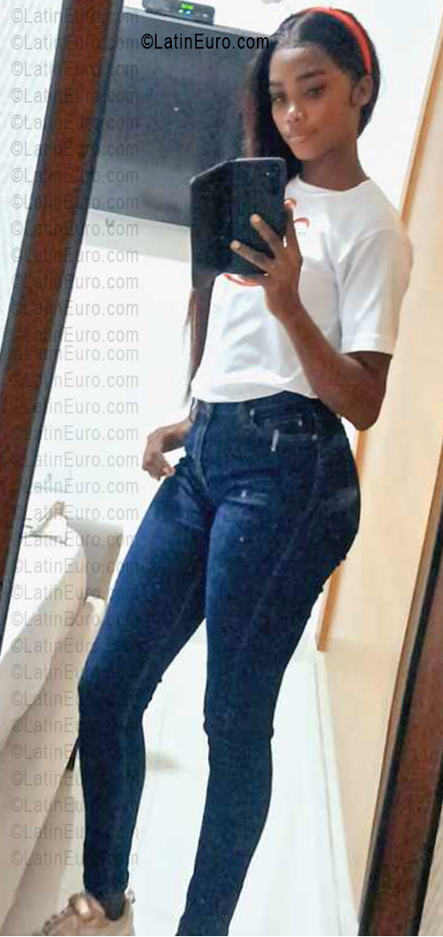 Date this charming Dominican Republic girl Mar from Santo Domingo DO55614