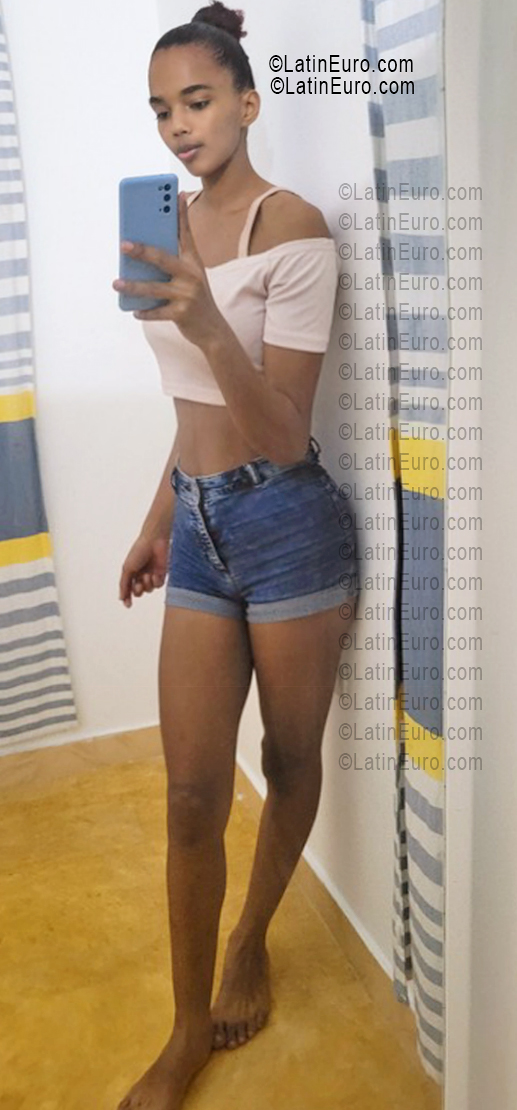 Date this stunning Dominican Republic girl Anyis from La Altagracia DO55619