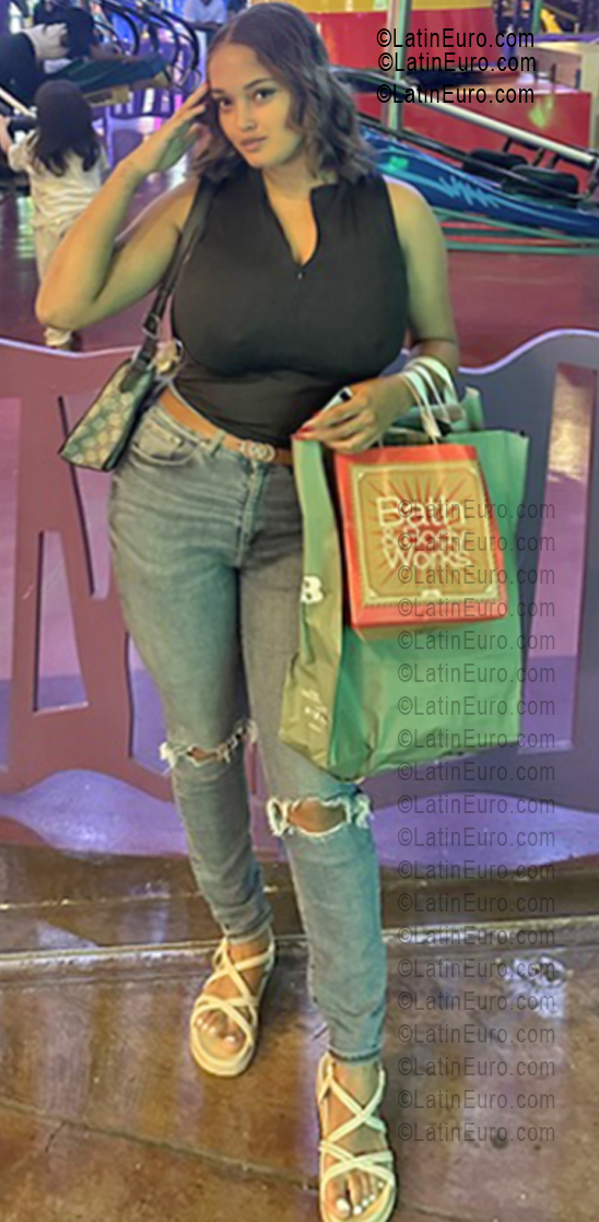 Date this cute Dominican Republic girl Vanessa from Santo Domingo DO55628