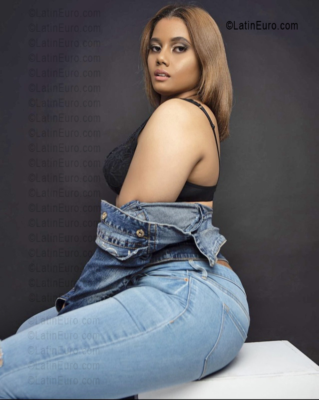 Date this funny Dominican Republic girl Elizabeth from Santo Domingo DO55651