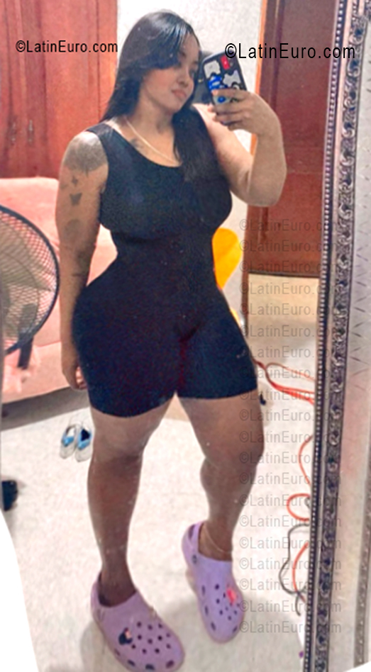 Date this athletic Dominican Republic girl Shari from Santo Domingo DO55700