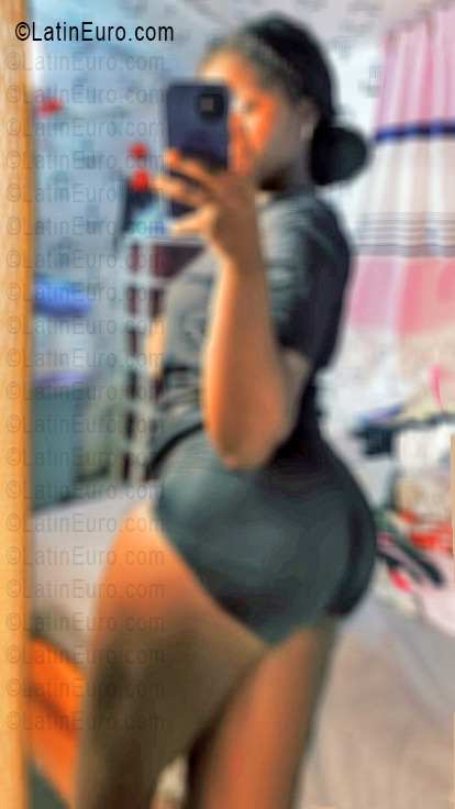 Date this attractive Dominican Republic girl Widi from Santo Domingo DO55723