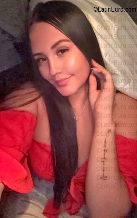 Date this nice looking United States girl Paula Andrea from Los Angeles US25259