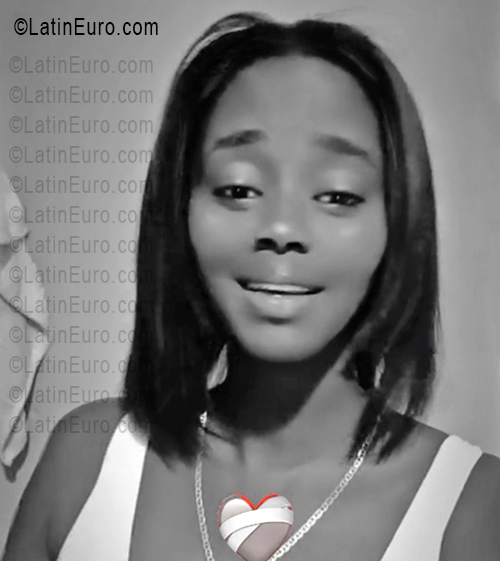 Date this tall Dominican Republic girl Erika from Santo Domingo DO55833