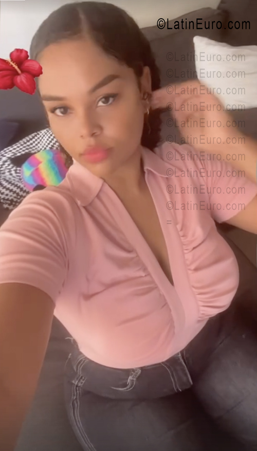 Date this lovely Dominican Republic girl Yvette from Santo Domingo DO55856