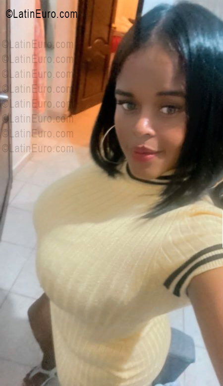 Date this fun Dominican Republic girl Yennifer from Santo Domingo DO55880