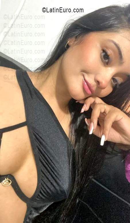 Date this pretty Colombia girl Yurli from Bucaramanga CO33574