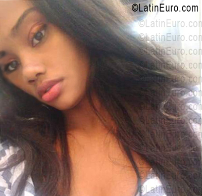 Date this delightful Dominican Republic girl Leonela from Santo Domingo DO55908