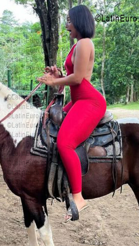 Date this charming Dominican Republic girl Carolina from Azua DO55909