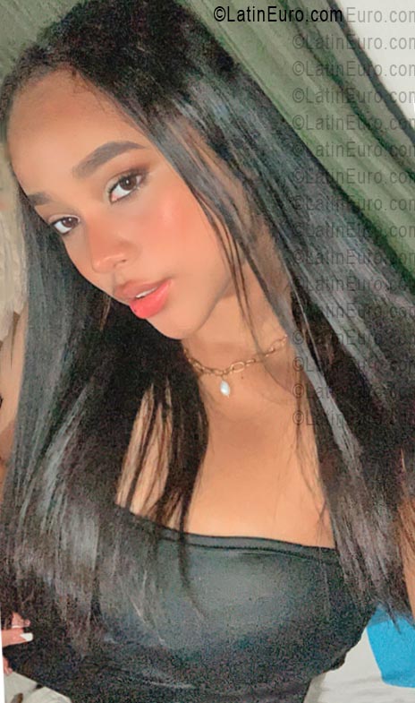 Date this exotic Colombia girl Nayeli from Cali CO33589
