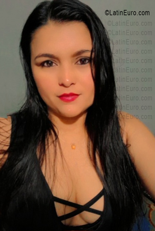 Date this charming Colombia girl Nazareth from Medellin CO33594