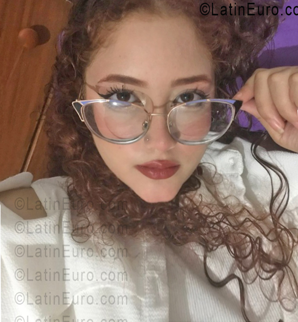 Date this passionate Colombia girl Valentina from Cartagena CO33595