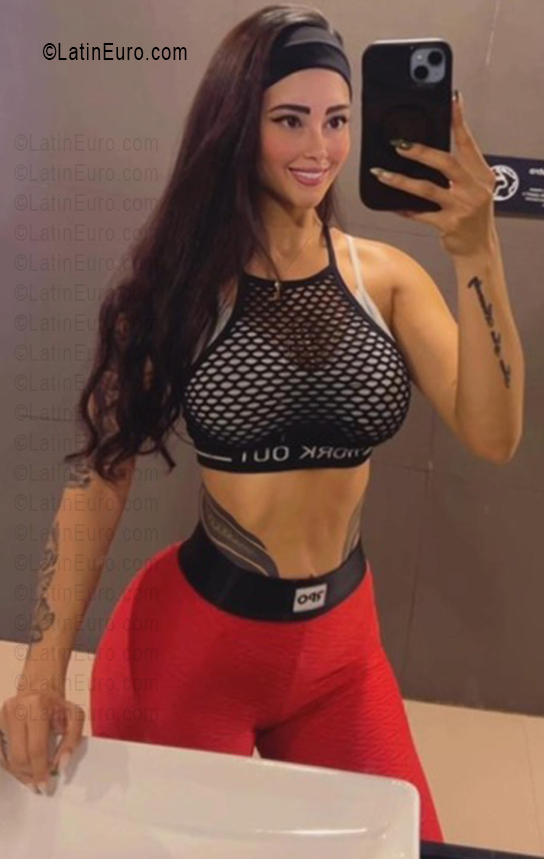 Date this sultry Colombia girl Pau from Cali CO33604