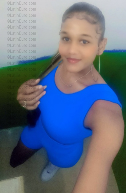 Date this fun Dominican Republic girl Rosi from Santo Domingo DO55970